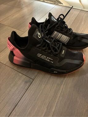 adidas Men’s NMD R1 V2 Dame Dolla Damian Lillard Sneakers Size 8.5 Black Pink